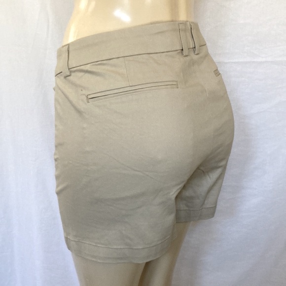 SALE!!! a.n.a Women’s 3.5 Inseam Mid Rise Chino Short Size 16 Khaki Color NWT - Picture 2 of 6